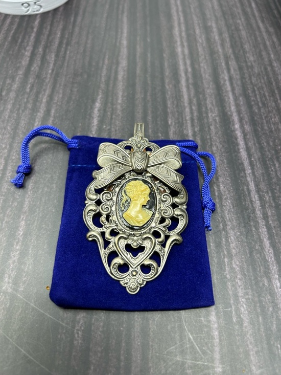 cameo Jewelry - Vintage Cameo Dress Clip Fur Clip Large Ornate Silver Tone Victorian Style